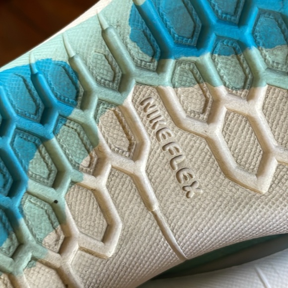 Women’s NIKE fury size 8 running shoe sneakers aqua blue light flex - Picture 9 of 13